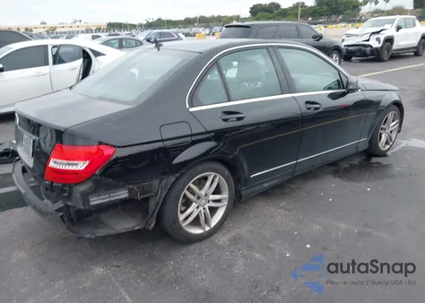 2014 Mercedes-Benz C 250 Sport z USA, uszkodzony, nr VIN WDDGF4HB4EG253191